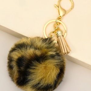🎀 Animal Print Style Fuzzy Pom Pom 🎀